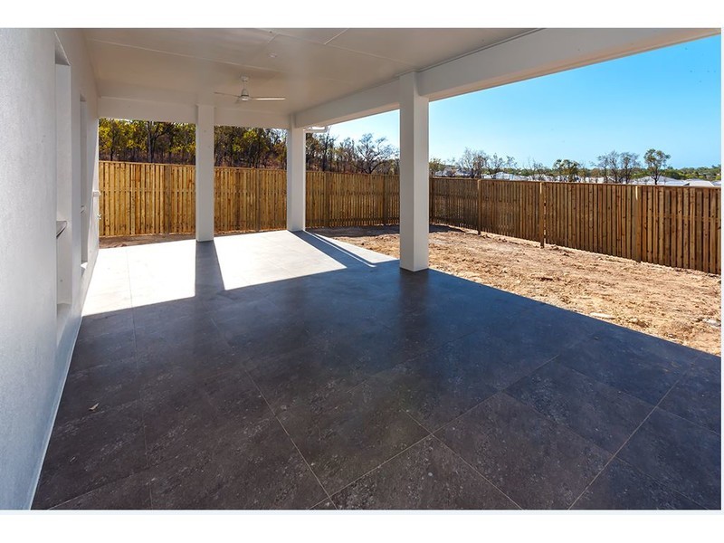 15 Holbourne Street, Bushland Beach QLD 4818