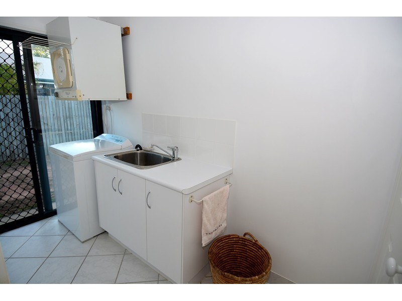 25 Mostyn Crescent, Bushland Beach QLD 4818