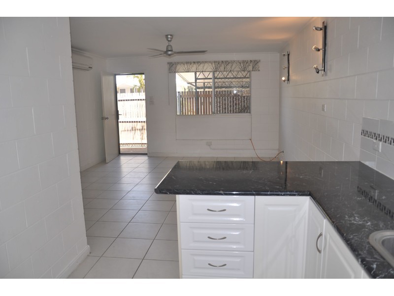 2/48 Marks Street, Hermit Park QLD 4812