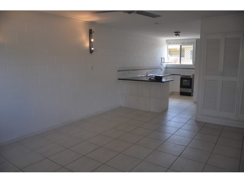 2/48 Marks Street, Hermit Park QLD 4812