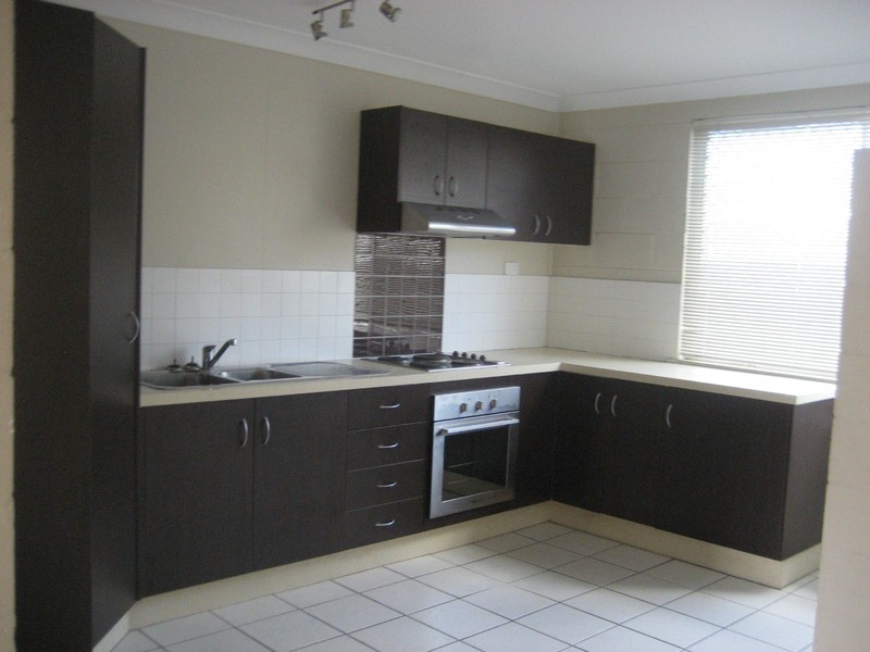 1/2 Howitt Street, North Ward QLD 4810