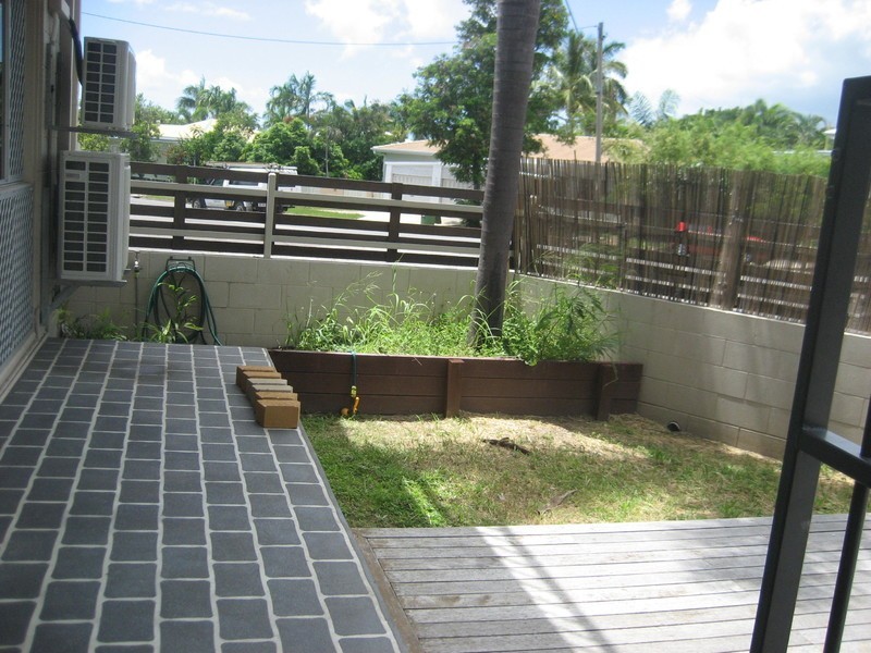 1/2 Howitt Street, North Ward QLD 4810