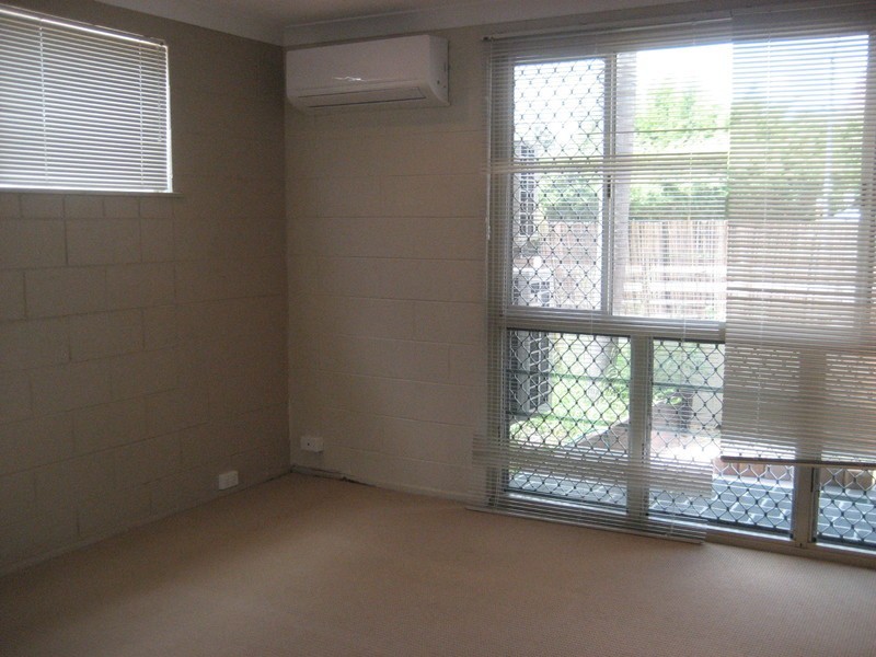 1/2 Howitt Street, North Ward QLD 4810