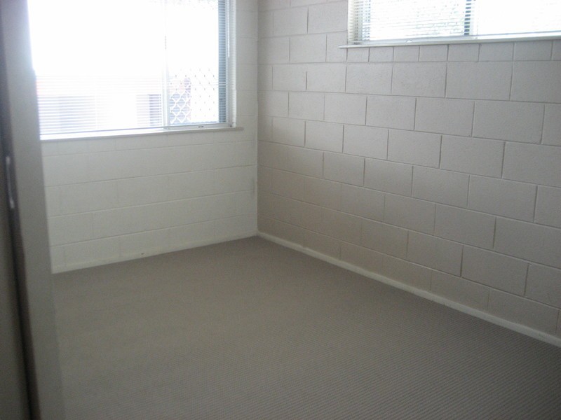 1/2 Howitt Street, North Ward QLD 4810