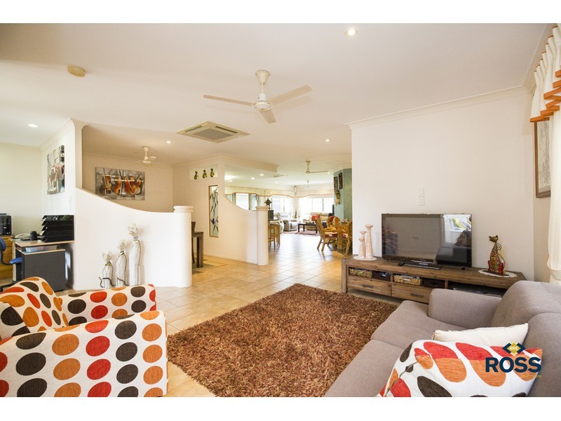 27 Rossato Crescent, Rasmussen QLD 4815