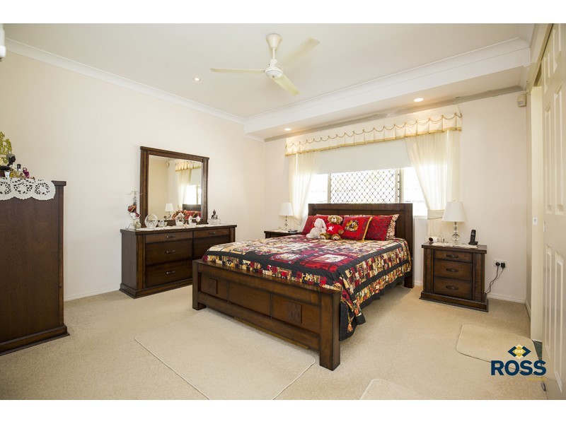 27 Rossato Crescent, Rasmussen QLD 4815