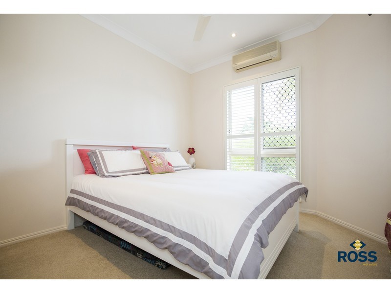 27 Rossato Crescent, Rasmussen QLD 4815