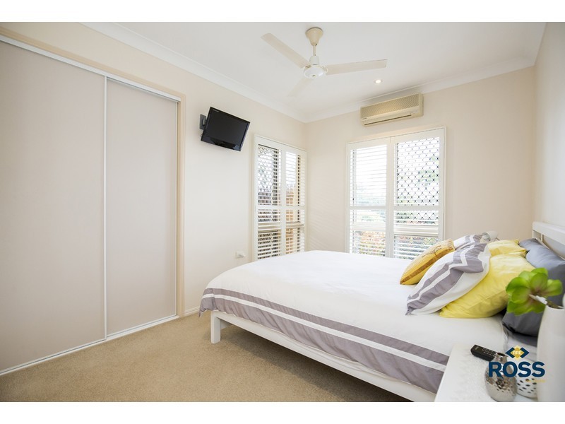 27 Rossato Crescent, Rasmussen QLD 4815