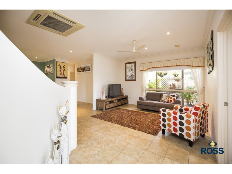 27 Rossato Crescent, Rasmussen QLD 4815