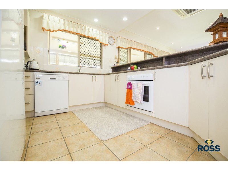 27 Rossato Crescent, Rasmussen QLD 4815