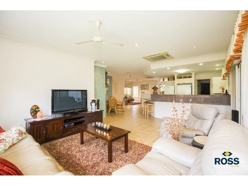 27 Rossato Crescent, Rasmussen QLD 4815