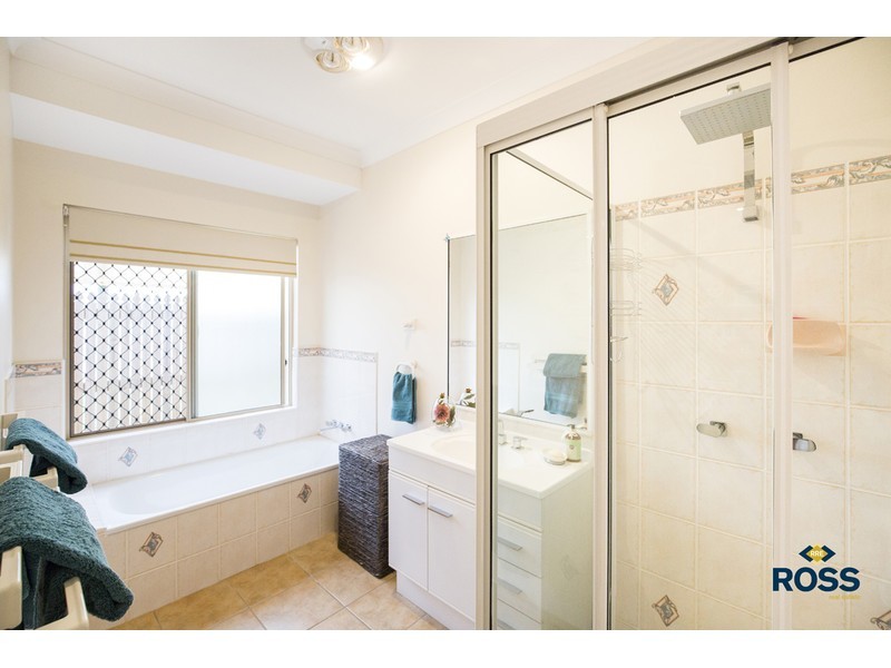 27 Rossato Crescent, Rasmussen QLD 4815