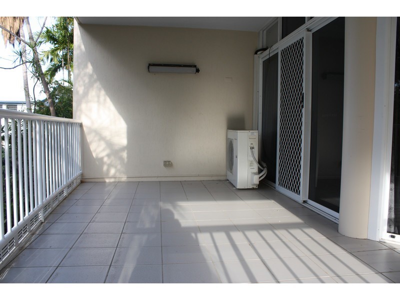 1/377 Stanley Street West, North Ward QLD 4810