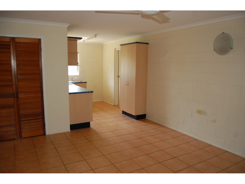 1/201 Pinnacle Drive, Rasmussen QLD 4815