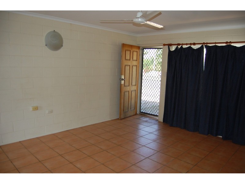 1/201 Pinnacle Drive, Rasmussen QLD 4815