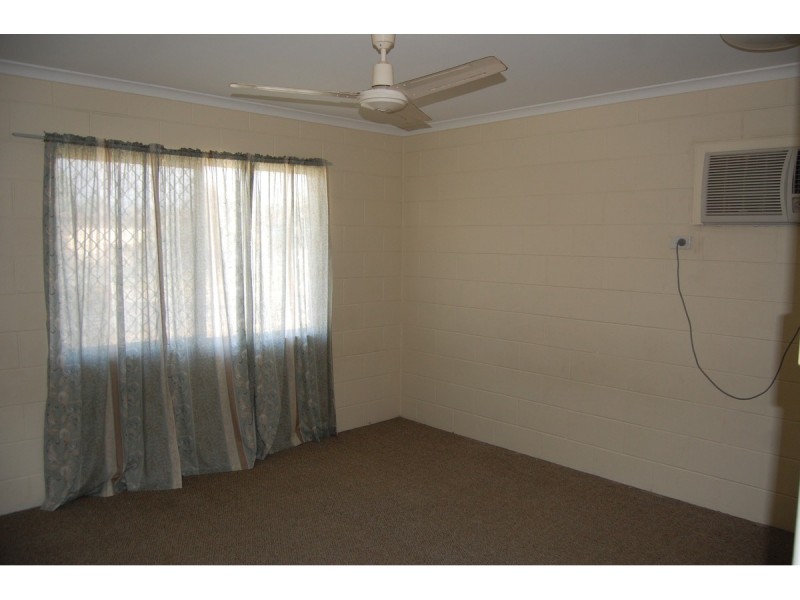 1/201 Pinnacle Drive, Rasmussen QLD 4815