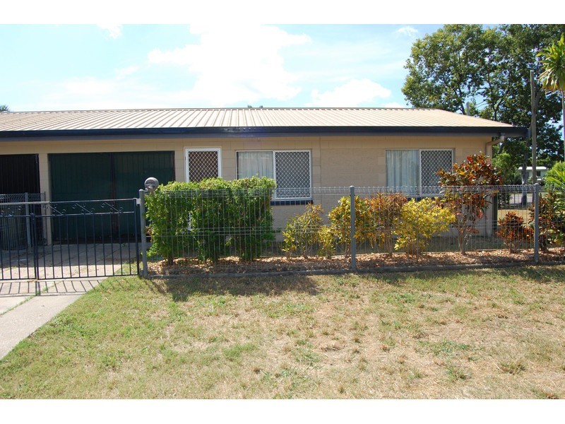 2/201 Pinnacle Drive, Rasmussen QLD 4815