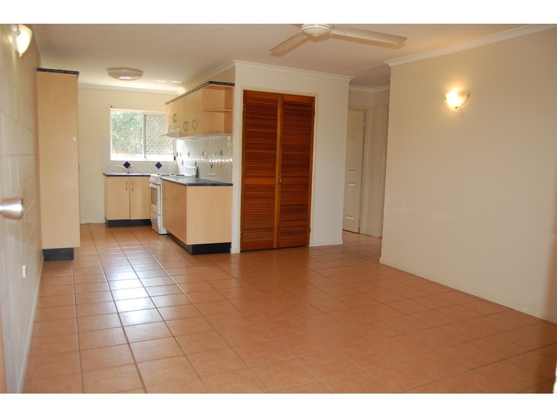 2/201 Pinnacle Drive, Rasmussen QLD 4815