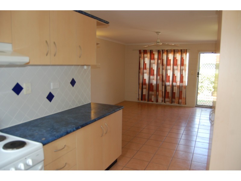 2/201 Pinnacle Drive, Rasmussen QLD 4815