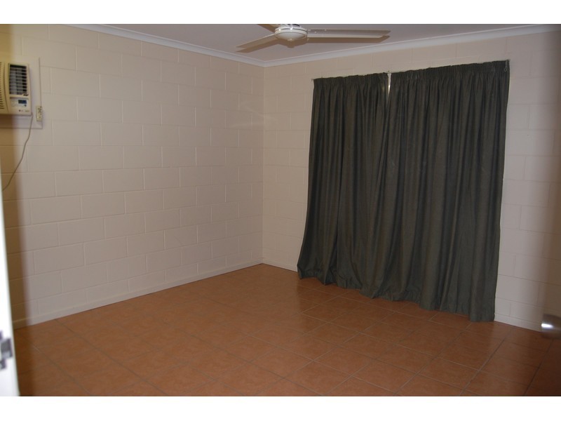 2/201 Pinnacle Drive, Rasmussen QLD 4815
