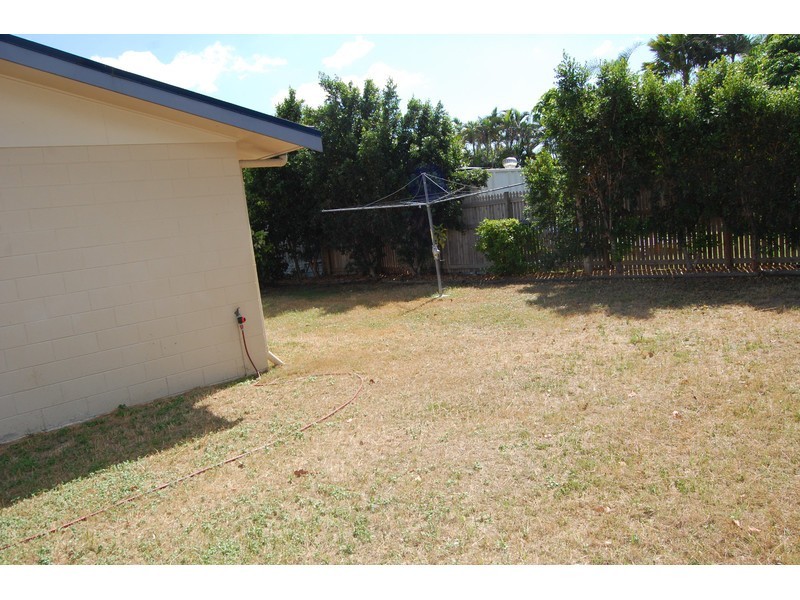 2/201 Pinnacle Drive, Rasmussen QLD 4815