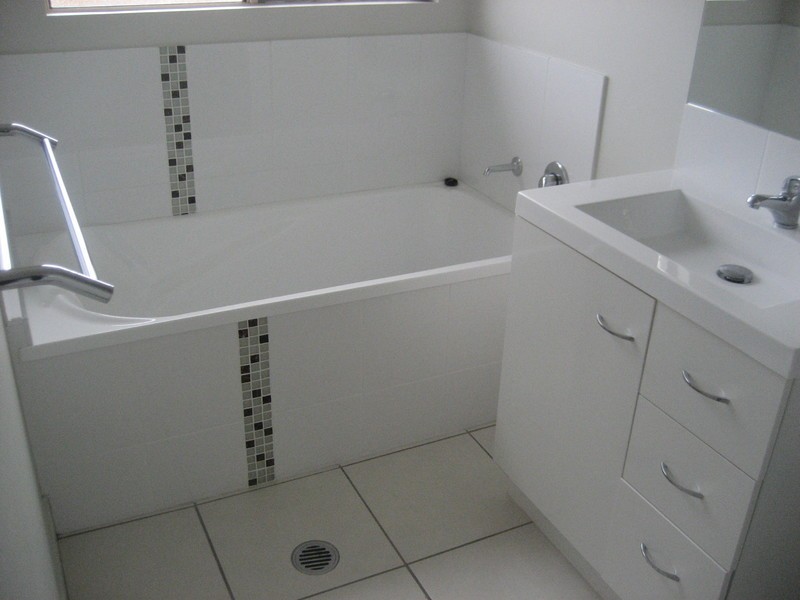 27 Ellenor Street, Mount Low QLD 4818