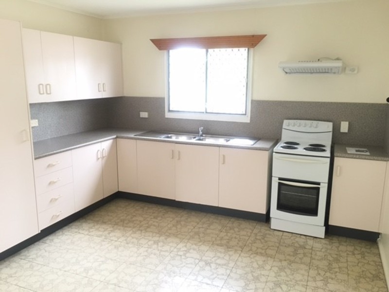 8 Carlisle Street, Cranbrook QLD 4814