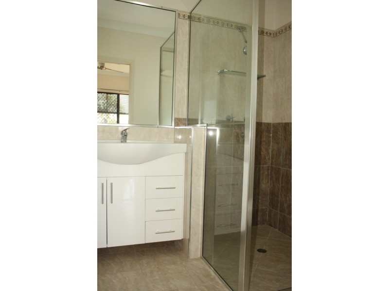 2/1 Vai Avenue, Condon QLD 4815