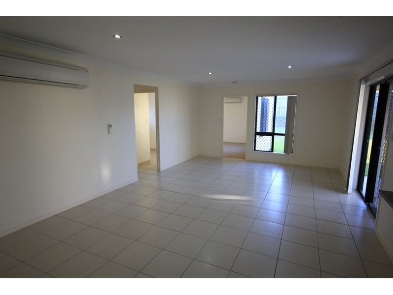 52 Kroymans Drive, Mount Louisa QLD 4814