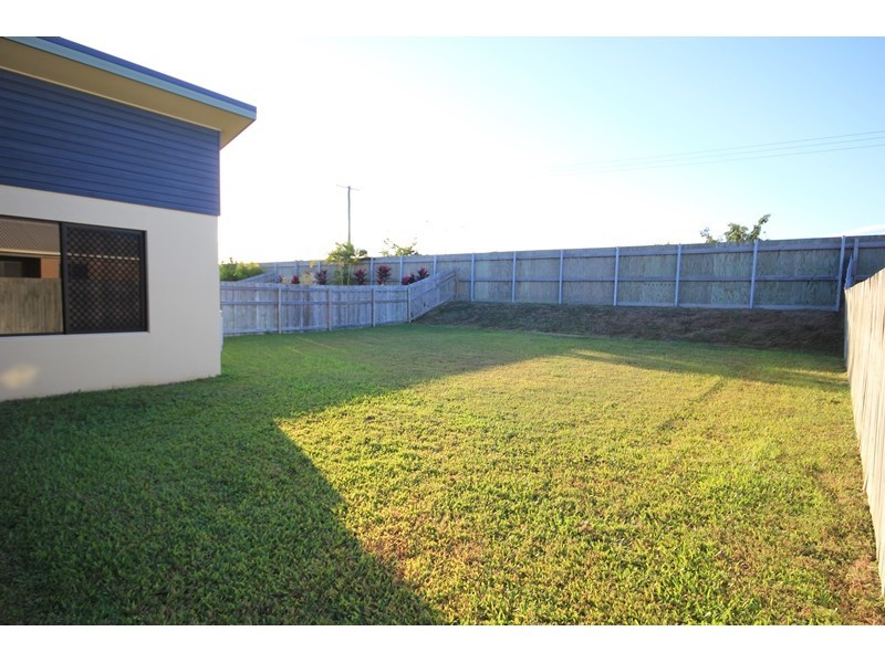 52 Kroymans Drive, Mount Louisa QLD 4814