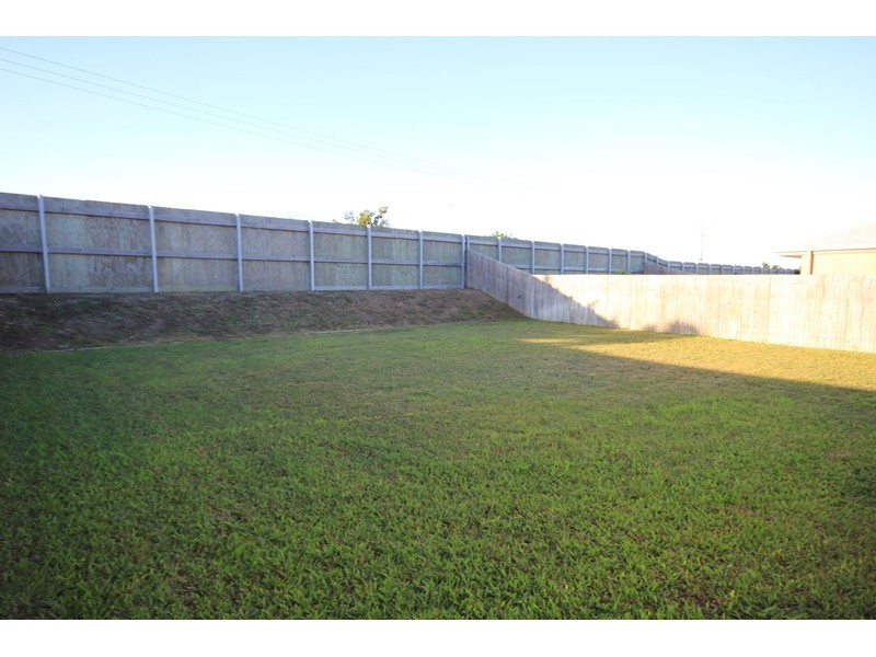 52 Kroymans Drive, Mount Louisa QLD 4814