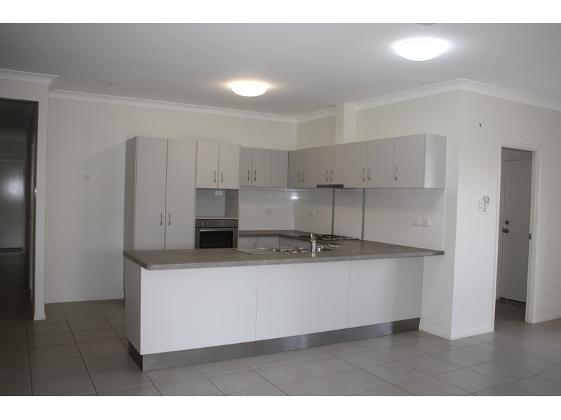 10 Hollanders Crescent, Kelso QLD 4815