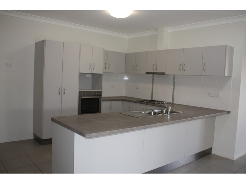 10 Hollanders Crescent, Kelso QLD 4815