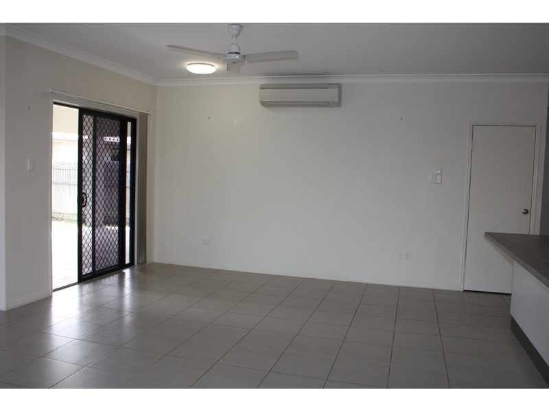 10 Hollanders Crescent, Kelso QLD 4815