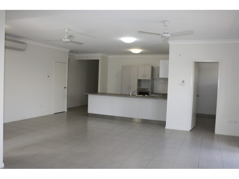 10 Hollanders Crescent, Kelso QLD 4815