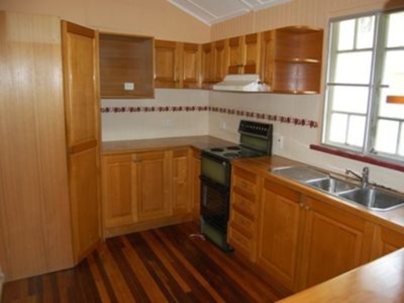 27 Wood Street, Mundingburra QLD 4812