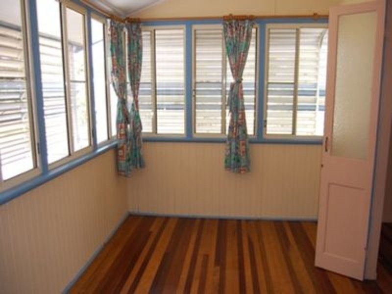 27 Wood Street, Mundingburra QLD 4812