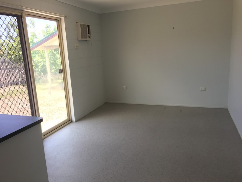 2 Lyndhurst Street, Mount Louisa QLD 4814