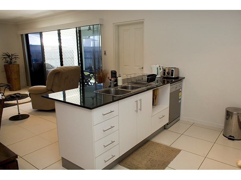 13 Shark Court, Mount Louisa QLD 4814