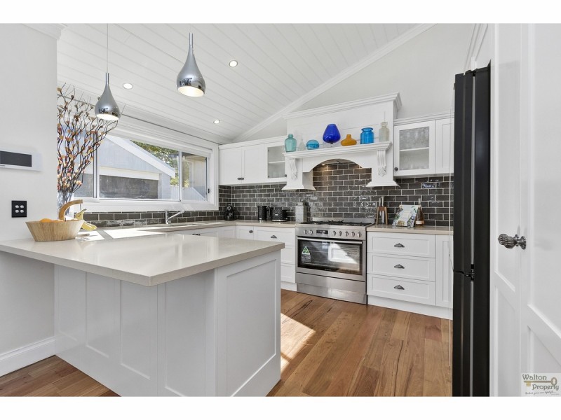 8 Central Street, Wentworth Falls NSW 2782