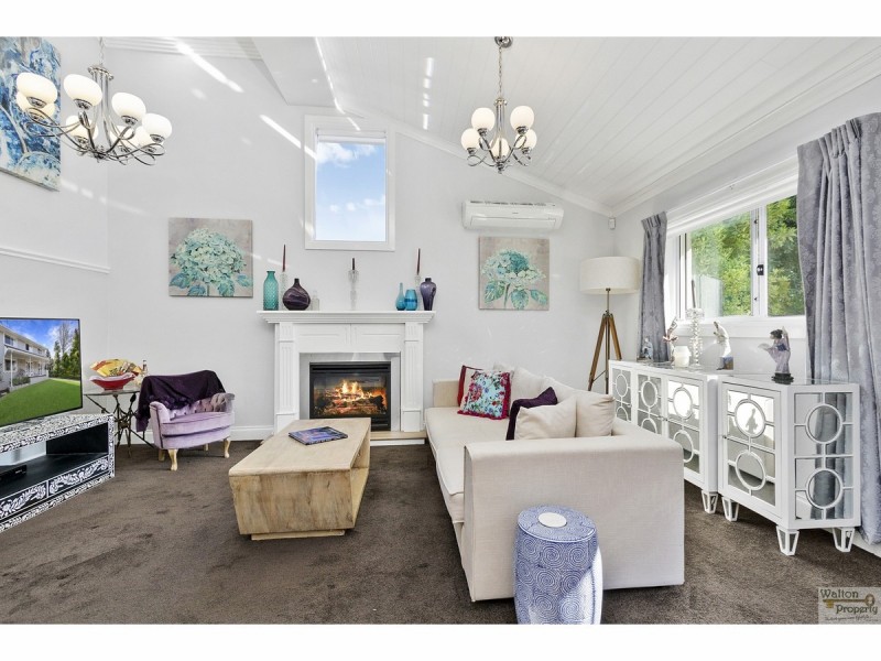 8 Central Street, Wentworth Falls NSW 2782