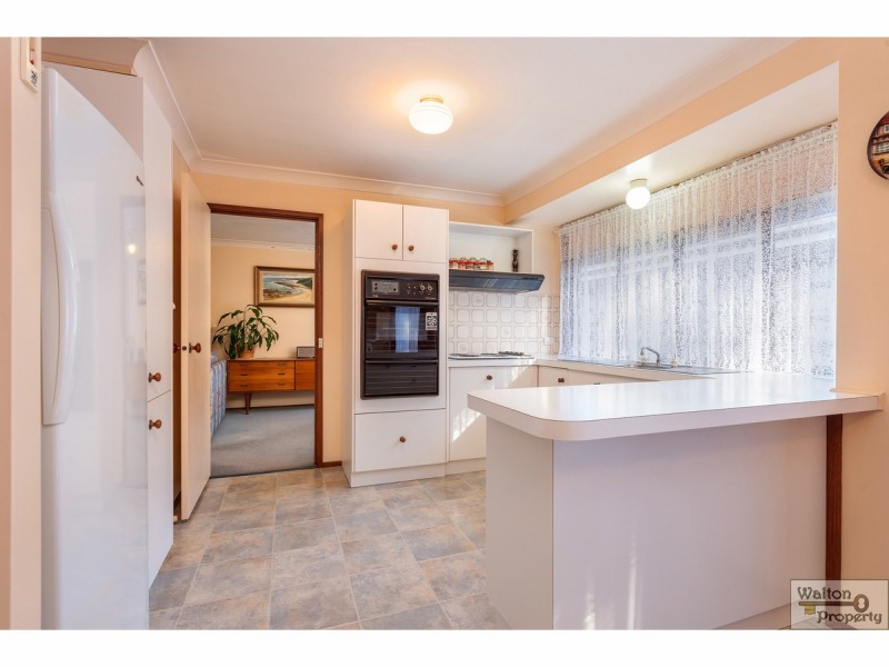 16 Lakeshore Parade, Sussex Inlet NSW 2540