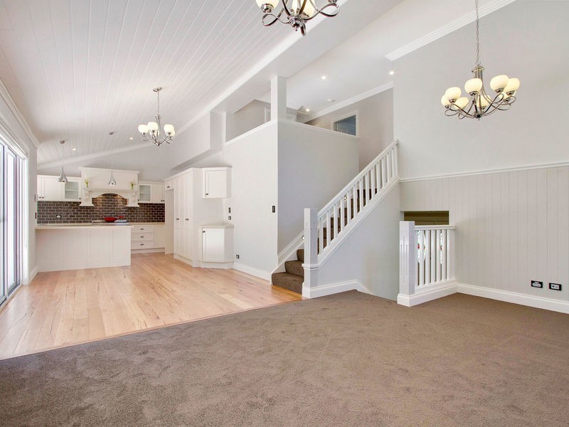 8 Central Street, Wentworth Falls NSW 2782