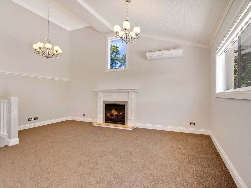 8 Central Street, Wentworth Falls NSW 2782