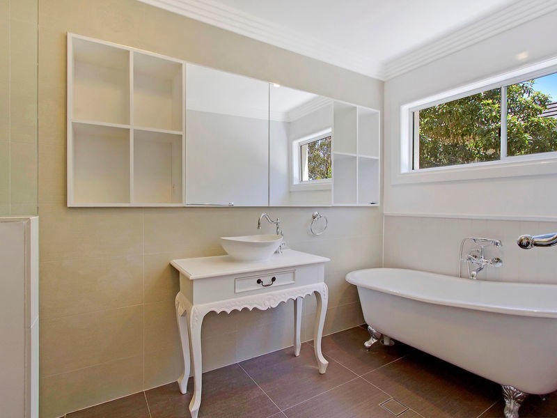 8 Central Street, Wentworth Falls NSW 2782