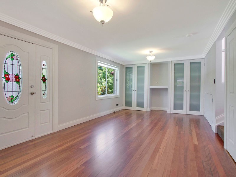 8 Central Street, Wentworth Falls NSW 2782