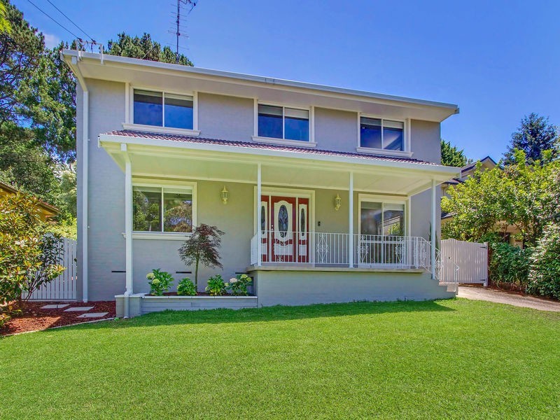 8 Central Street, Wentworth Falls NSW 2782