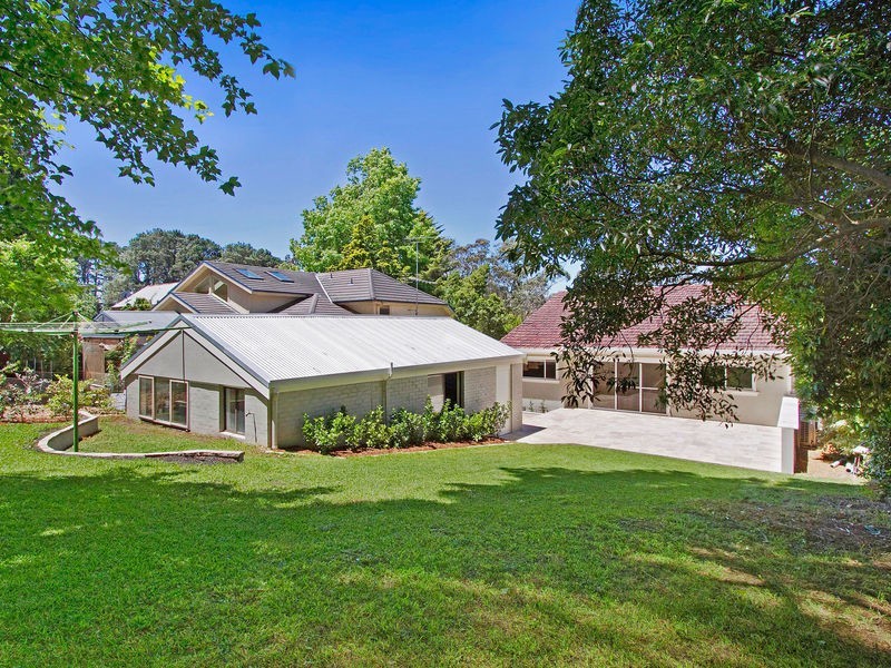 8 Central Street, Wentworth Falls NSW 2782