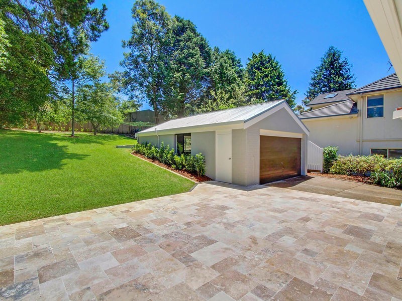 8 Central Street, Wentworth Falls NSW 2782