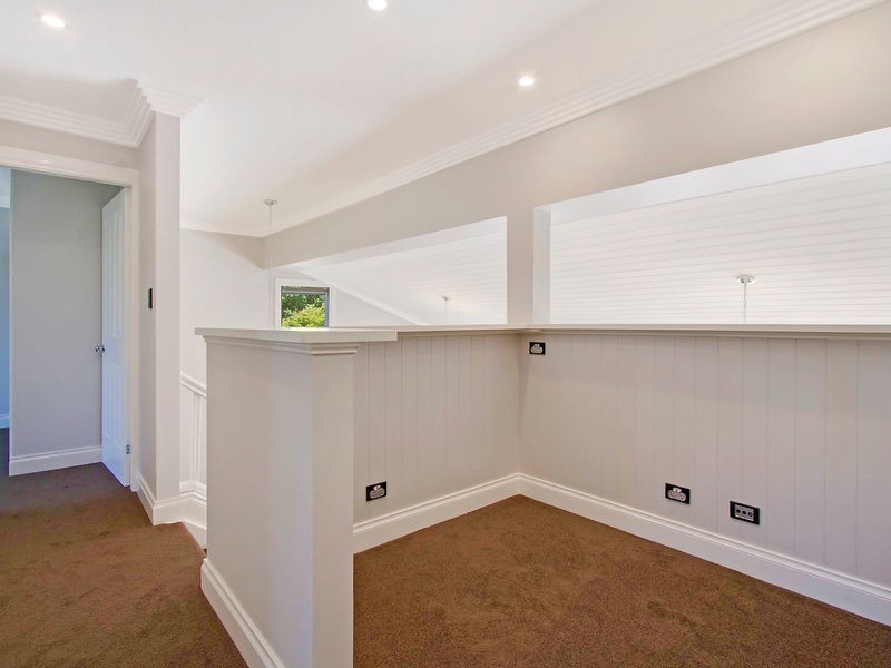 8 Central Street, Wentworth Falls NSW 2782